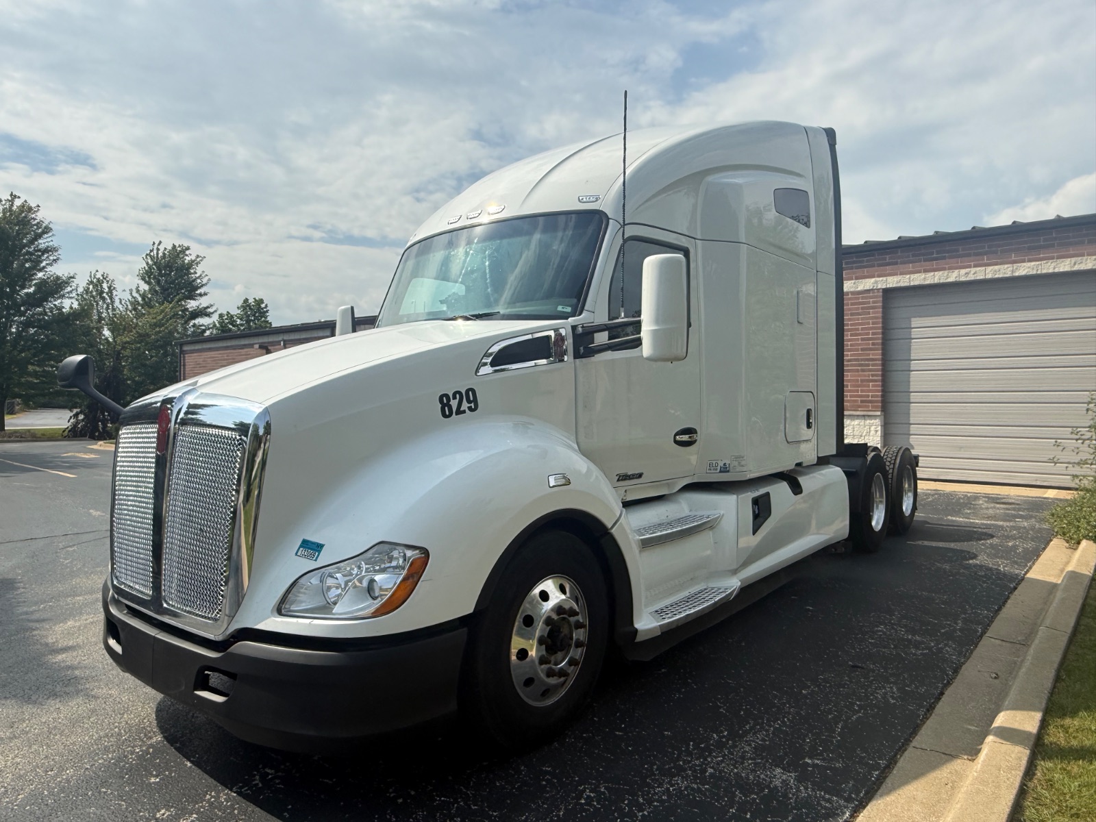 2020 Kenworth T680 photo 2